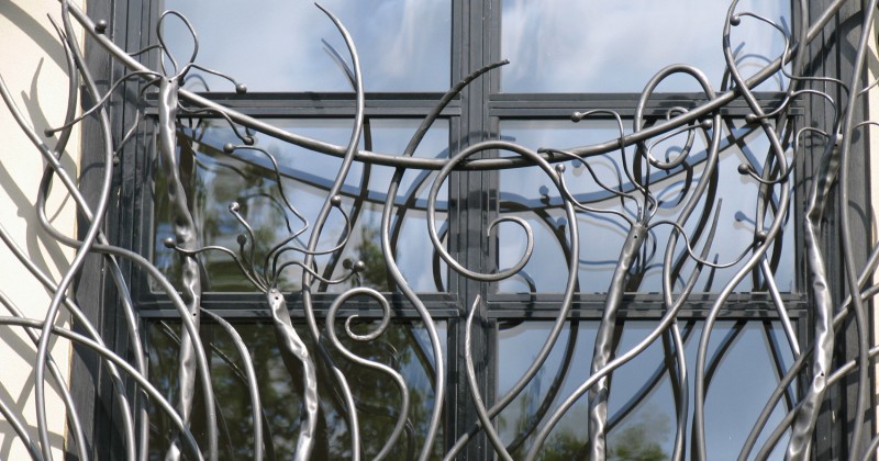 Gates and railings--Metal and stainless steel